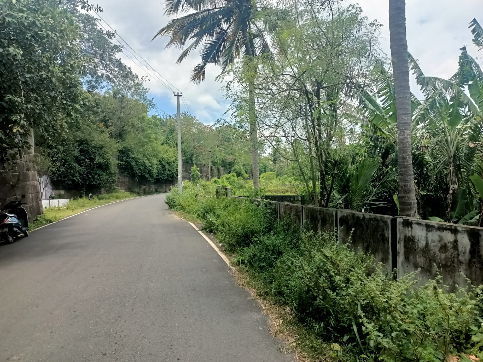 6 Cent Residential plot for sale in  Melangode
